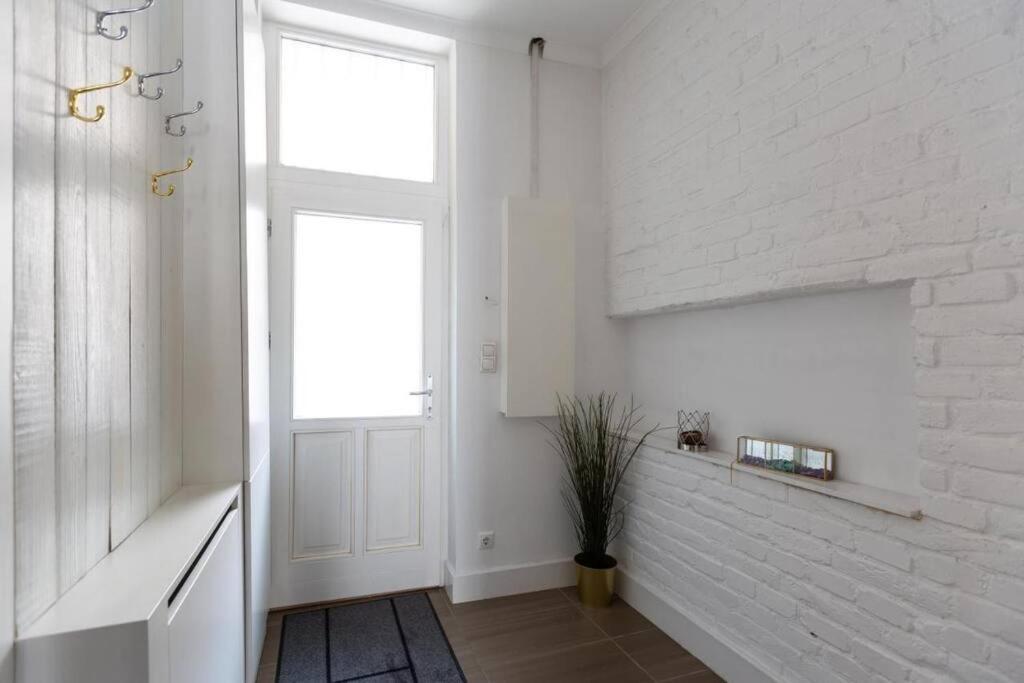 Chic, Captivating Space Budapest Extérieur photo