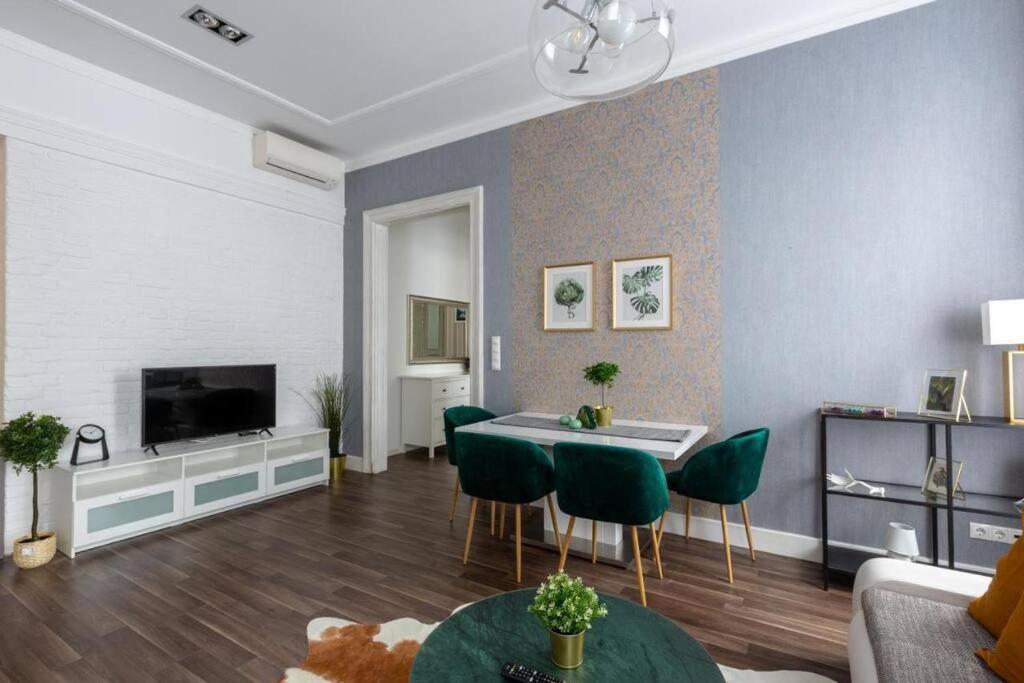 Chic, Captivating Space Budapest Extérieur photo